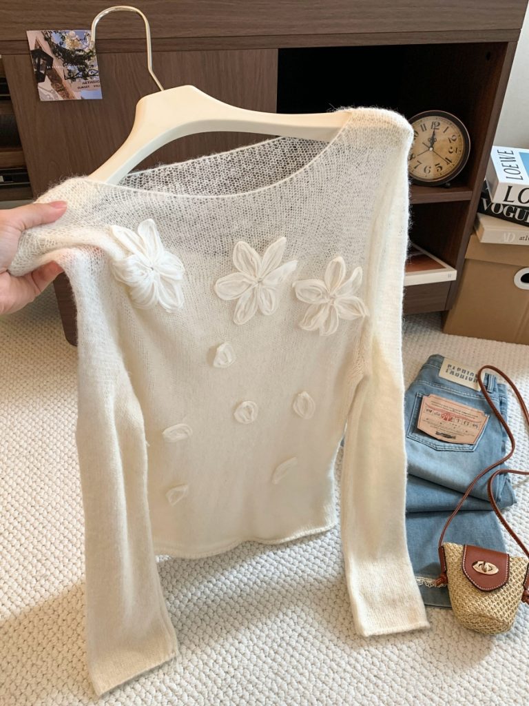 French Style 3D Floral Off-White Crew Neck Long Sleeve Knit Top for Women Early Autumn Loose Casual Blouse