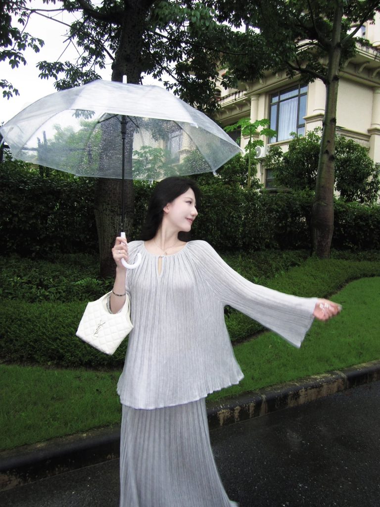 Loose Pullover Knit Two-Piece Set Gray Top and Skirt Women Fall 2025