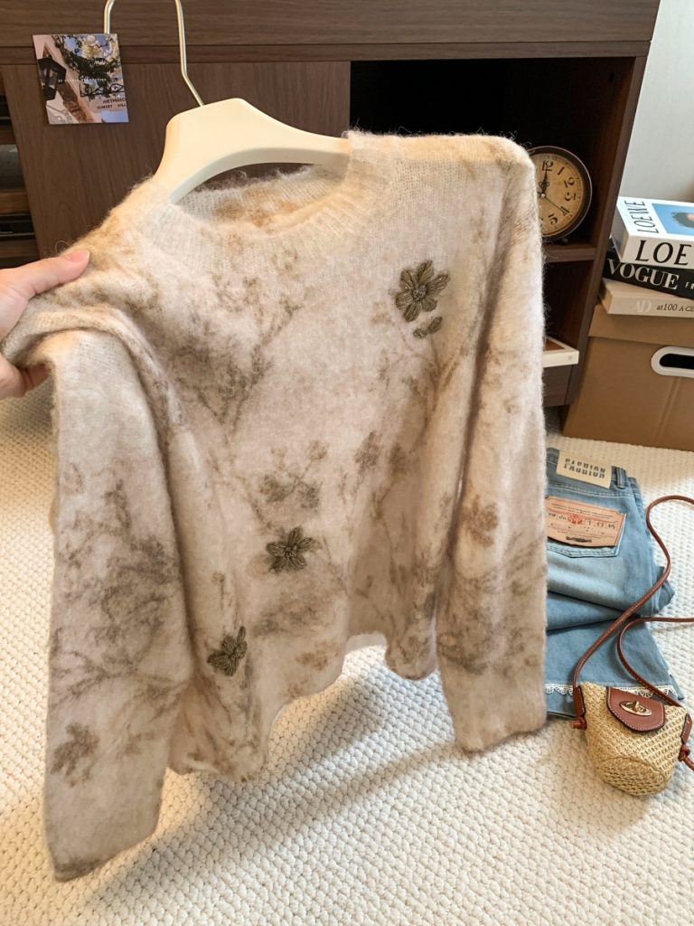 Women's Loose Fit Printed Knit Sweater with Hand-Set Rhinestones Casual Pullover
